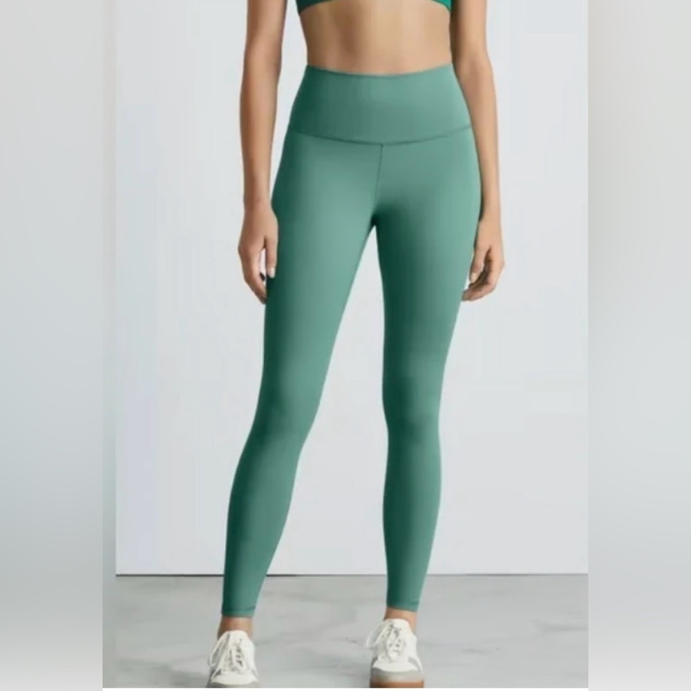 New Everlane Soft Green  The Perform High Waisted Ankle Leggings Size Small